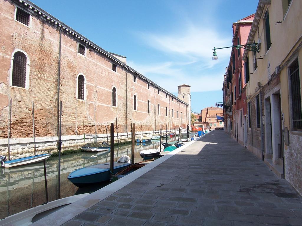 Biennale Apartment Venice Room photo